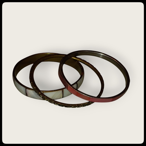 Three Vintage Shell Bangles - Picture 2 of 9